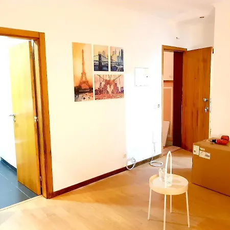 With 2 Bedrooms In With Furnished Terrace And Wifi 11 Km From The Beach Апартаменты *