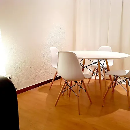 With 2 Bedrooms In With Furnished Terrace And Wifi 11 Km From The Beach Апартаменты *